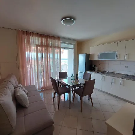 Zulim Appartamento Traù